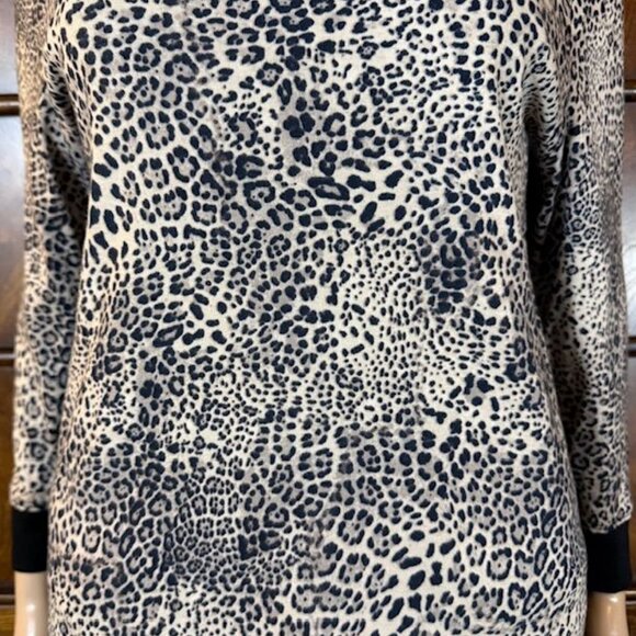 NWOT Jones New York Cotton Couture Leopard Black Tipped Vneck Top - Picture 13 of 16